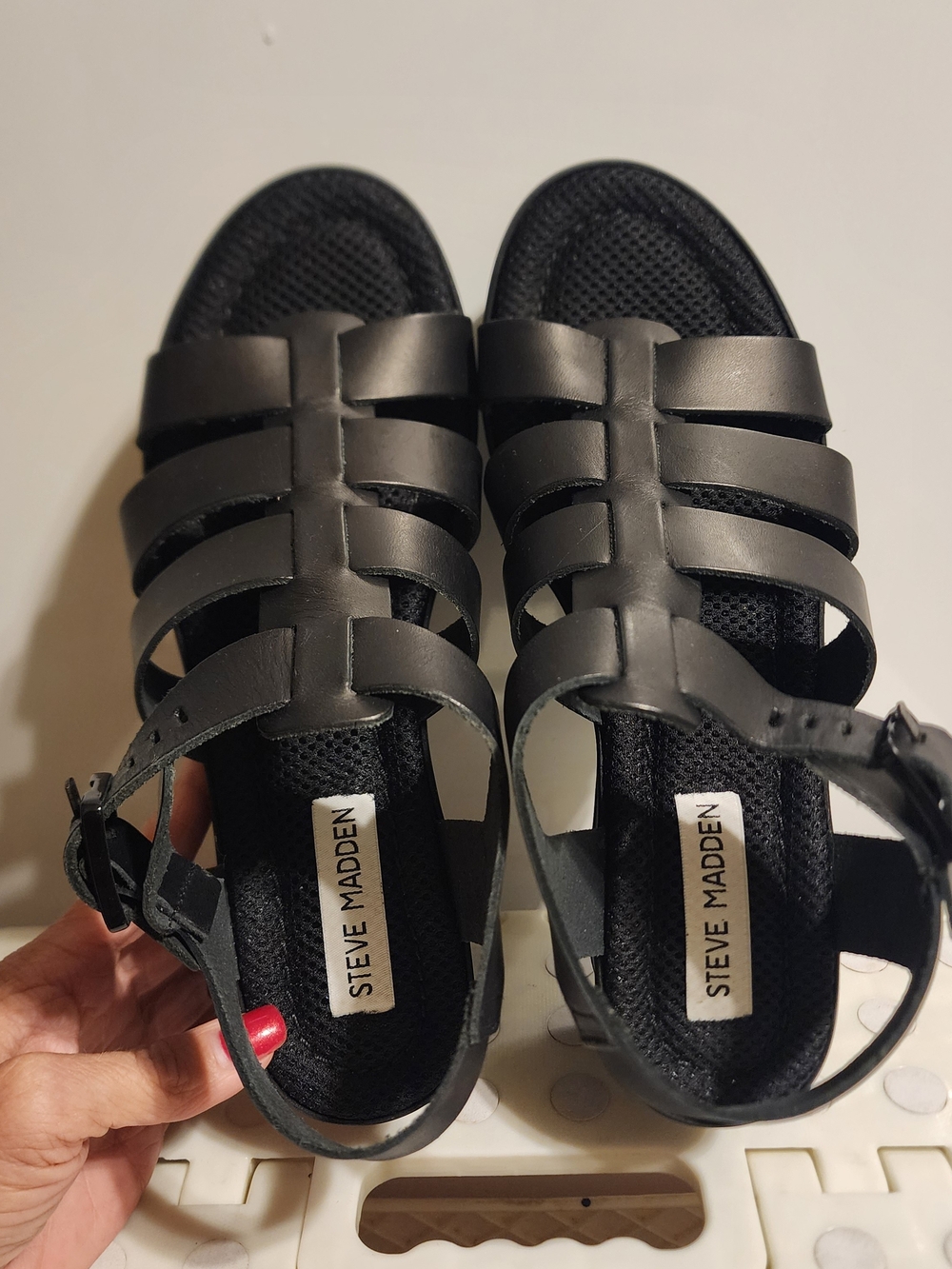 Nwot sz 7 Steve Madden Black Platform Sandals.